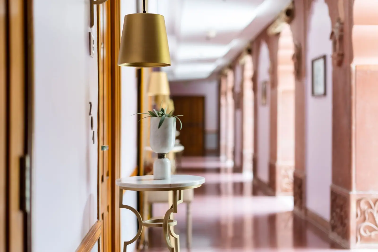 Morqessialuxelodge interior corridor